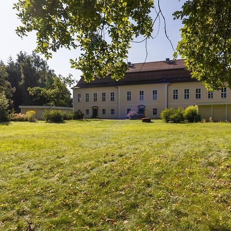 Orangerie Im Schlosspark Zu Arnsdorf Apartment Exterior photo