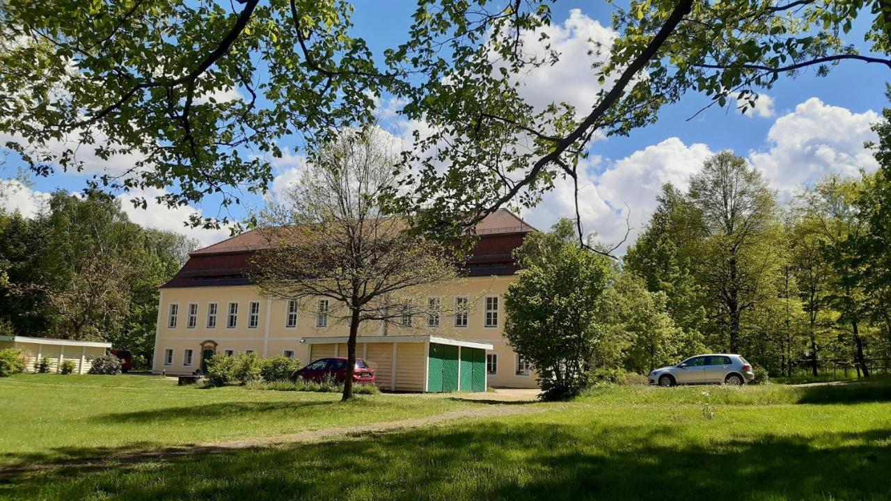 Orangerie Im Schlosspark Zu Arnsdorf Apartment Exterior photo