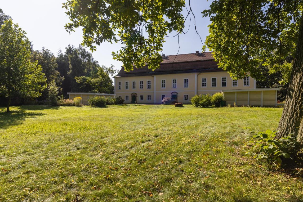 Orangerie Im Schlosspark Zu Arnsdorf Apartment Exterior photo