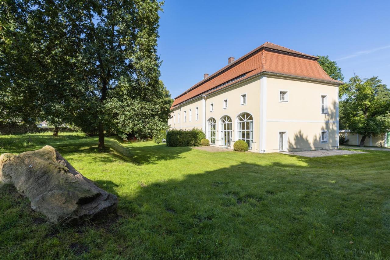 Orangerie Im Schlosspark Zu Arnsdorf Apartment Exterior photo