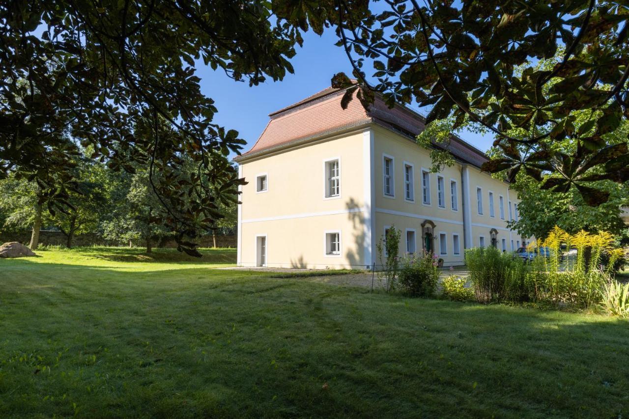 Orangerie Im Schlosspark Zu Arnsdorf Apartment Exterior photo