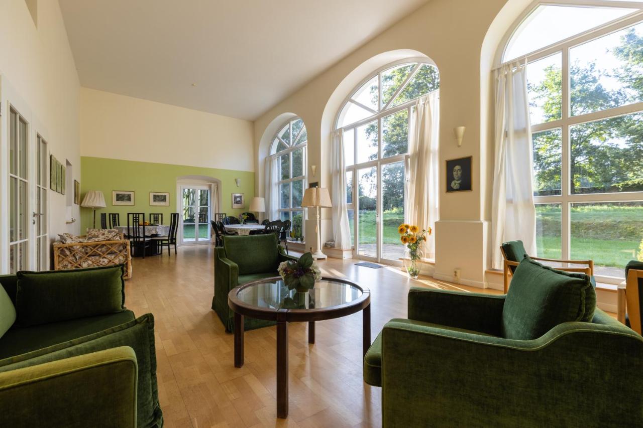 Orangerie Im Schlosspark Zu Arnsdorf Apartment Exterior photo